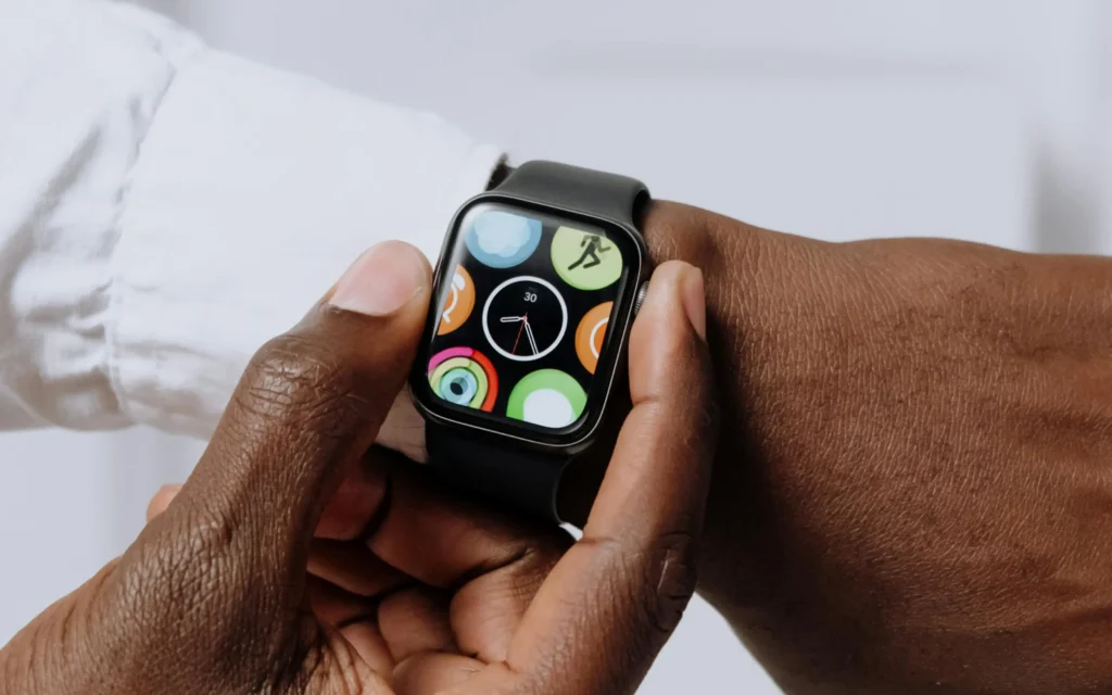 Apple watch wear by a men hand and showing its features.